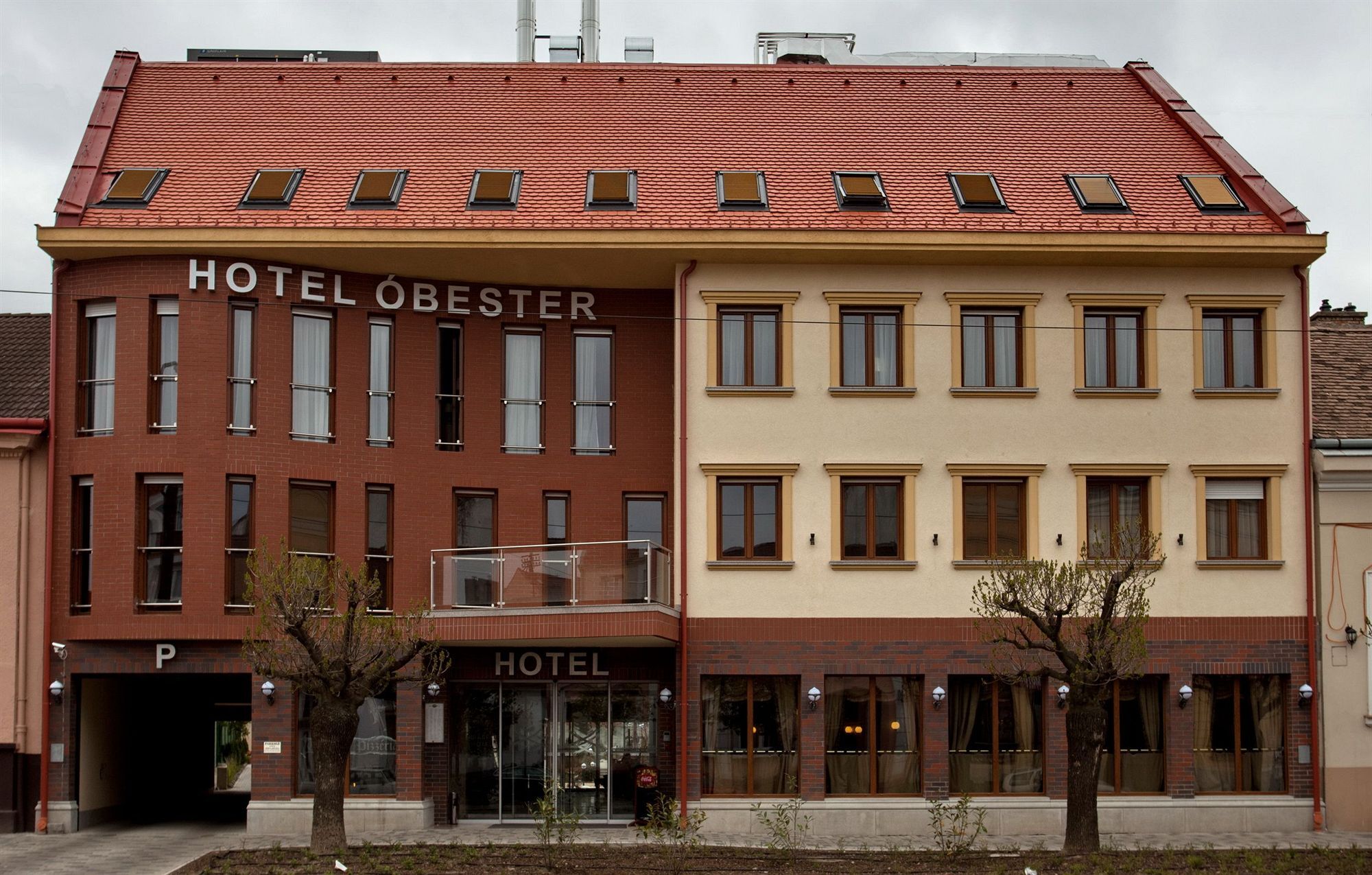 Hotel Óbester Debrecen Buitenkant foto